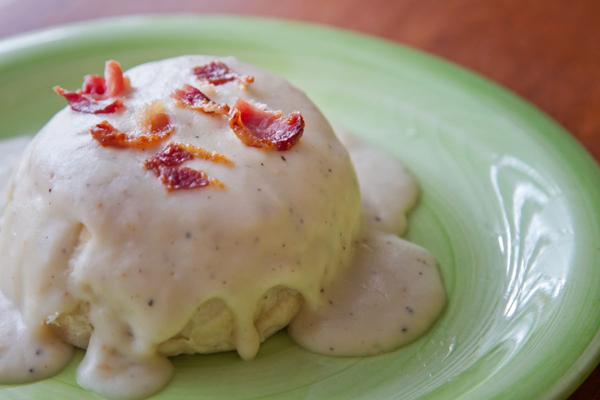 bacon-milk-gravy-for-biscuits-recipe