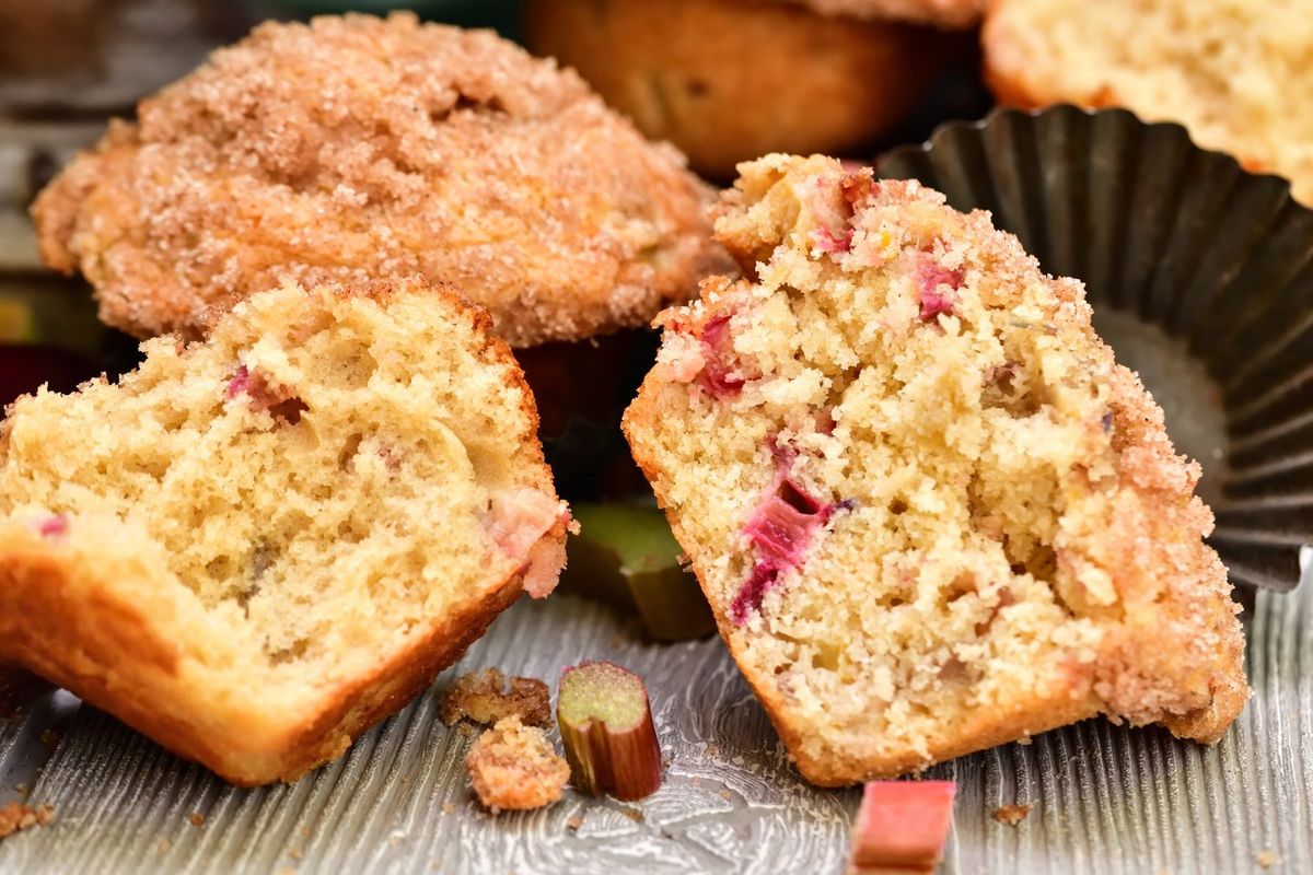 rhubarb-muffins-recipe